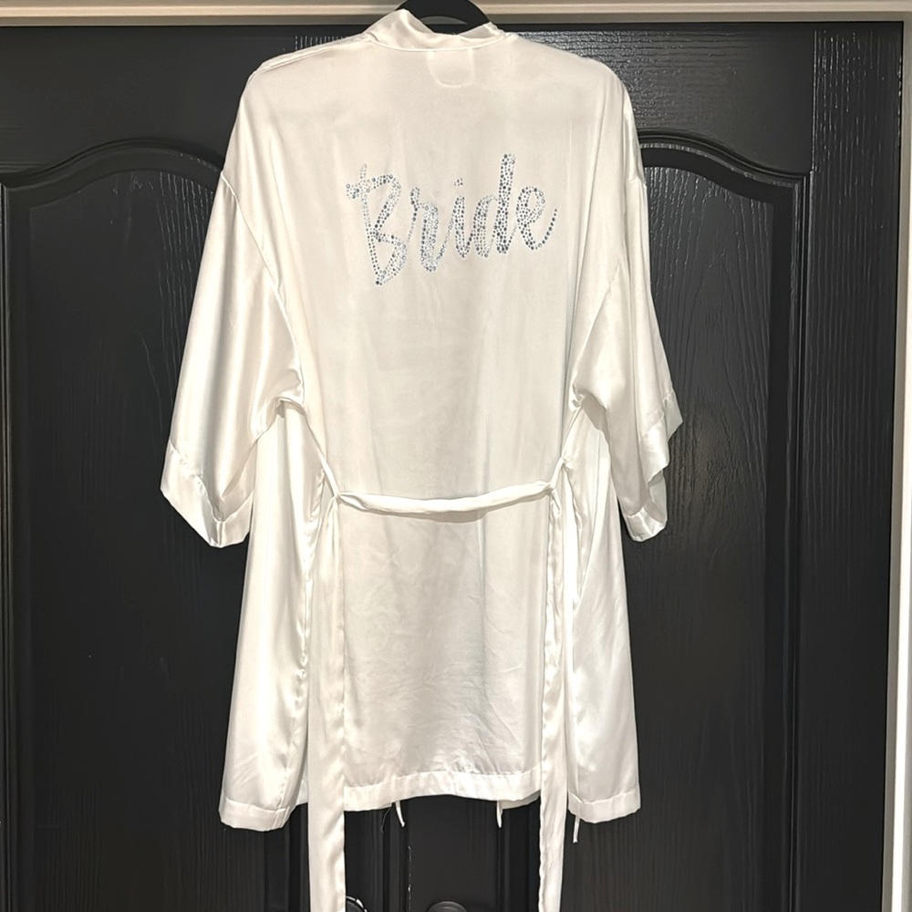 VICTORIA’S SECRET BRIDE ROBE NWOT!